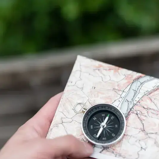 Learner and guide using a Lumabit course together